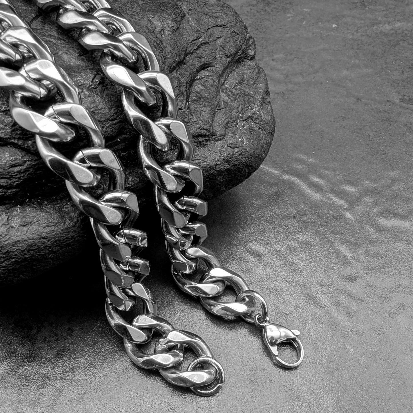 Extra Chunky Diamond Cut Curb