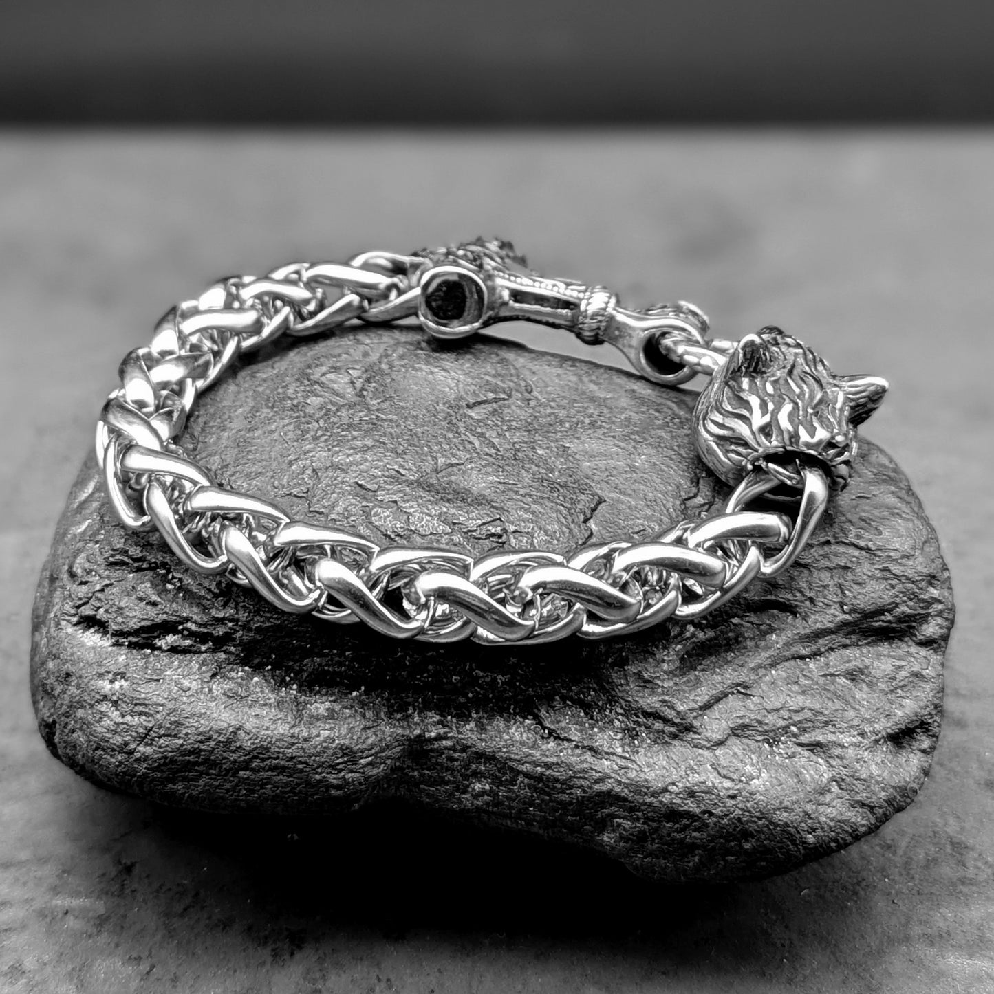 Wolf Head Thors Hammer Spiga Snake Chain