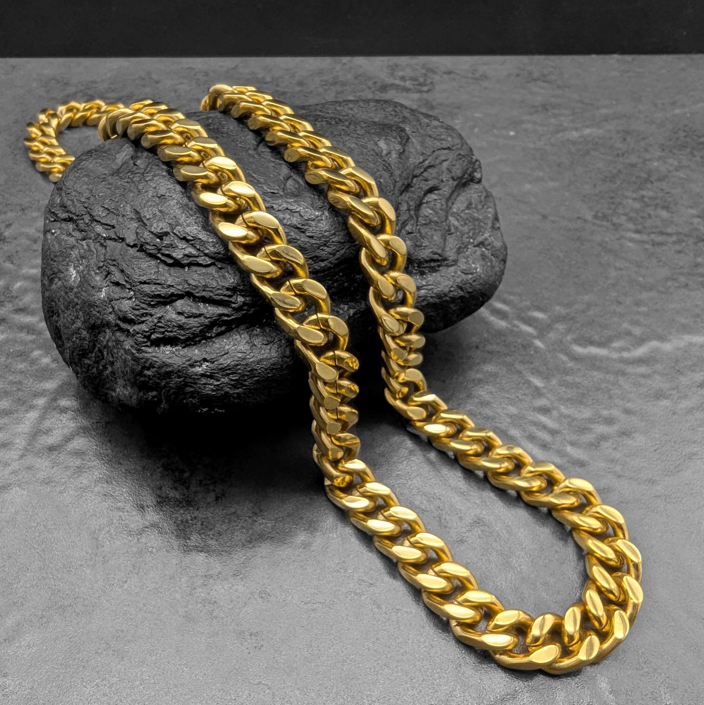 Chunky Gold Square Curb