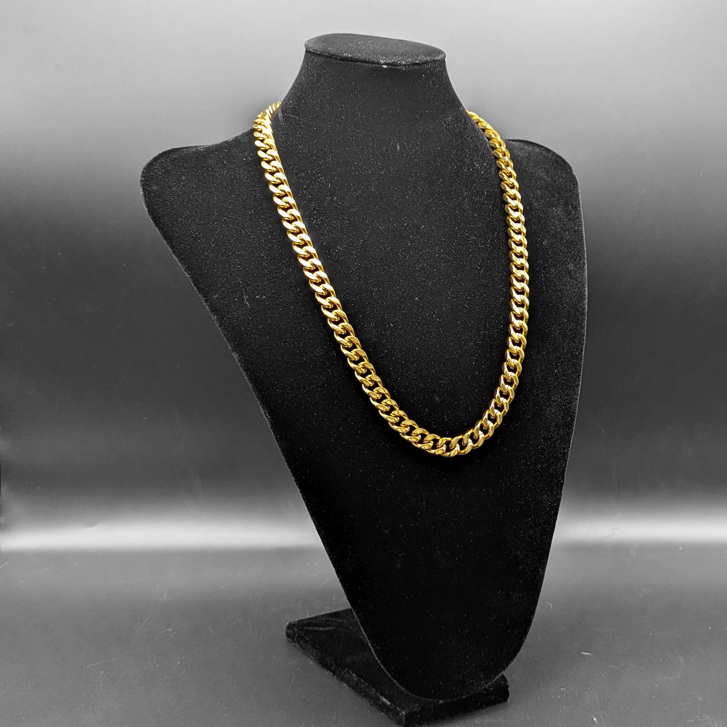 Chunky Gold Square Curb