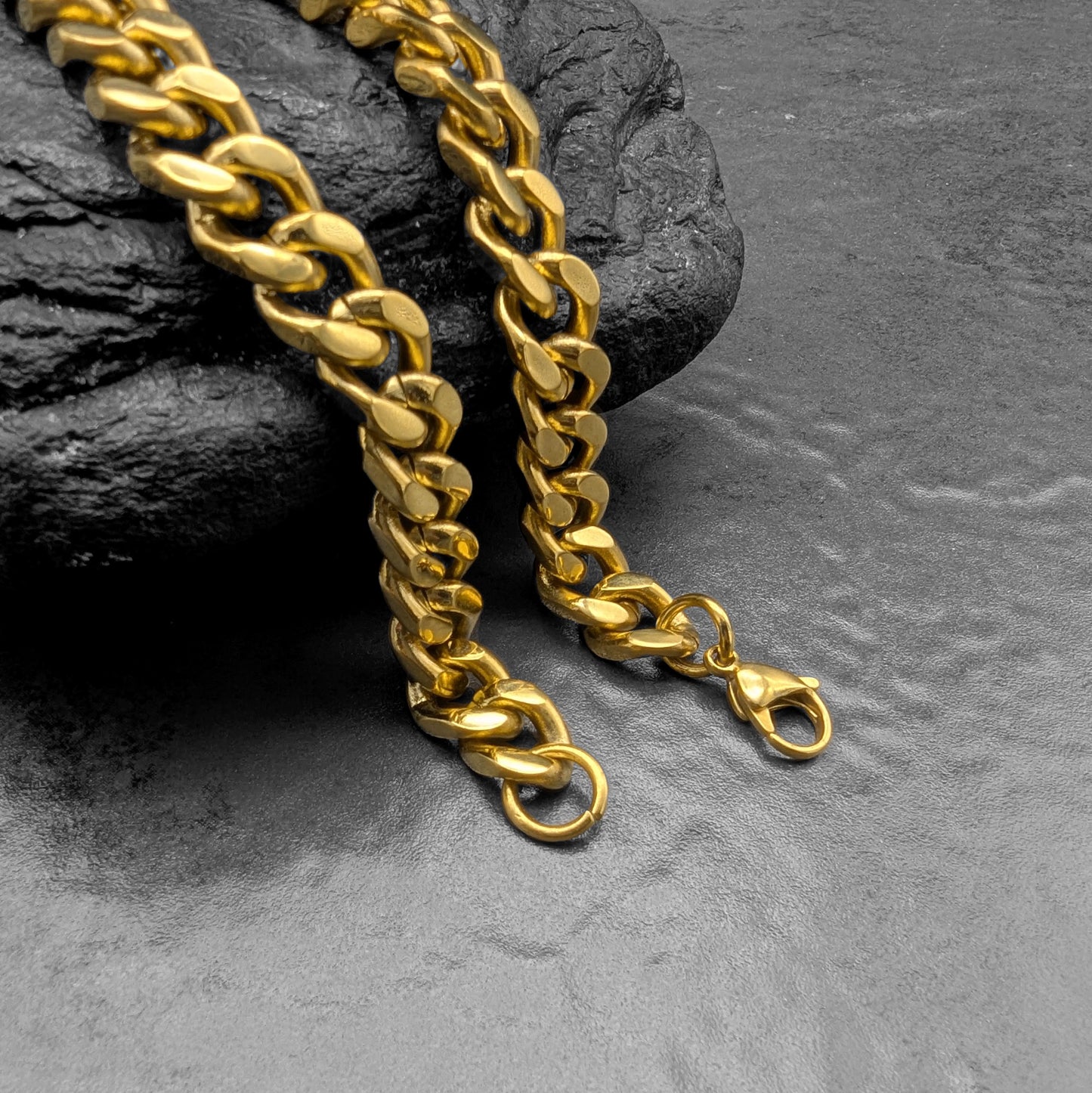 Chunky Gold Square Curb