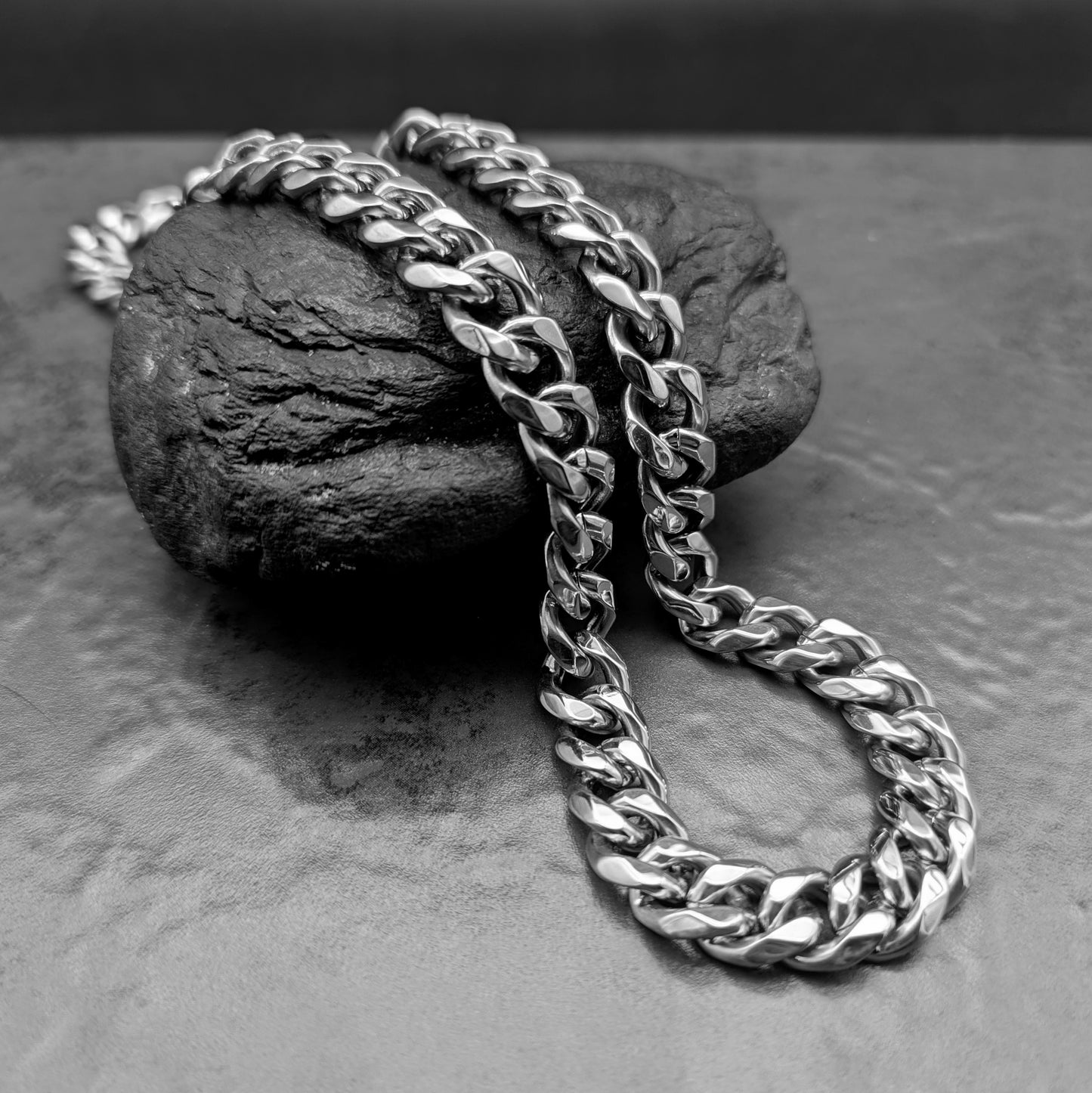 Extra Chunky Diamond Cut Curb