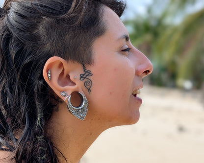 Mehndi Cutout Saddle