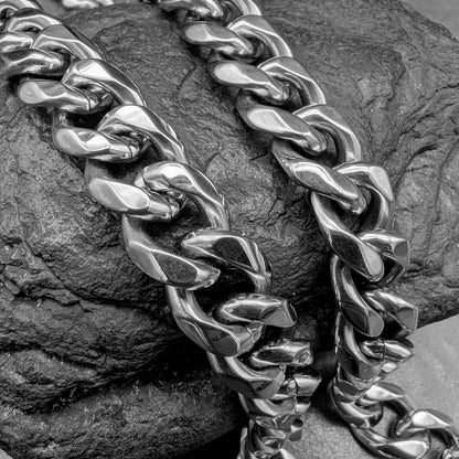 Extra Chunky Diamond Cut Curb