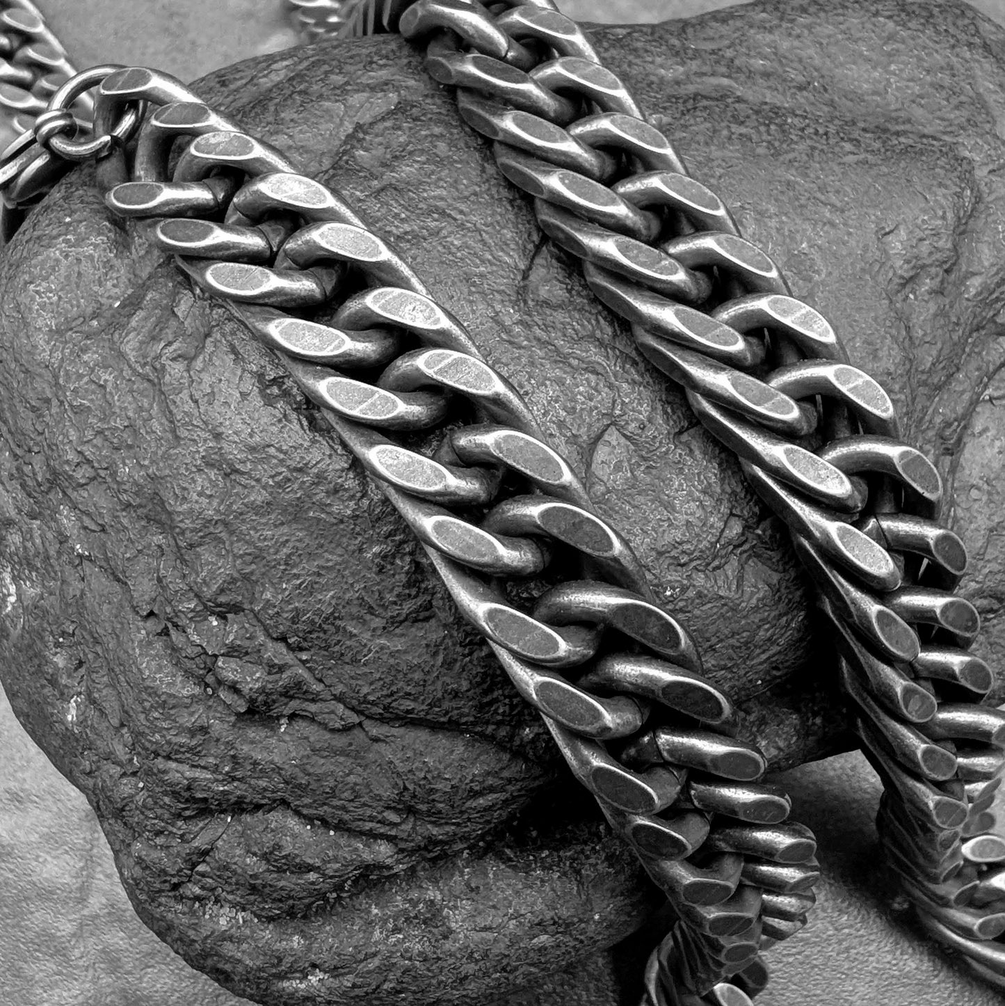 Gun Metal Double Square Curb