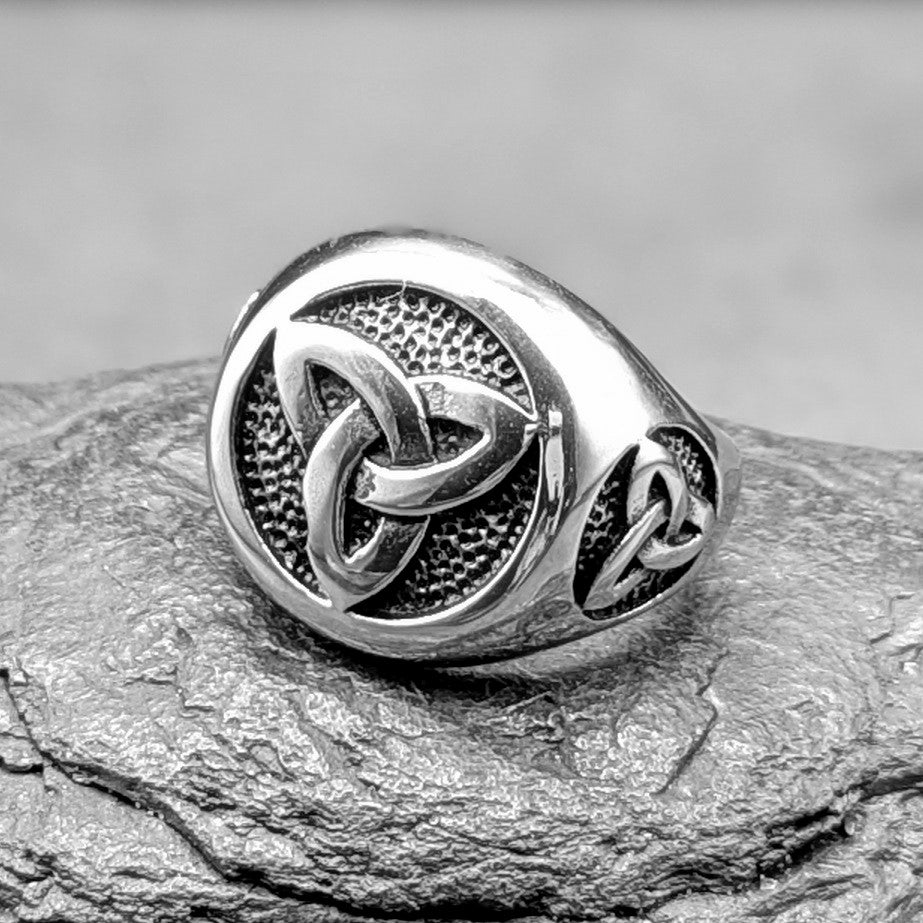 Triquetra Signet